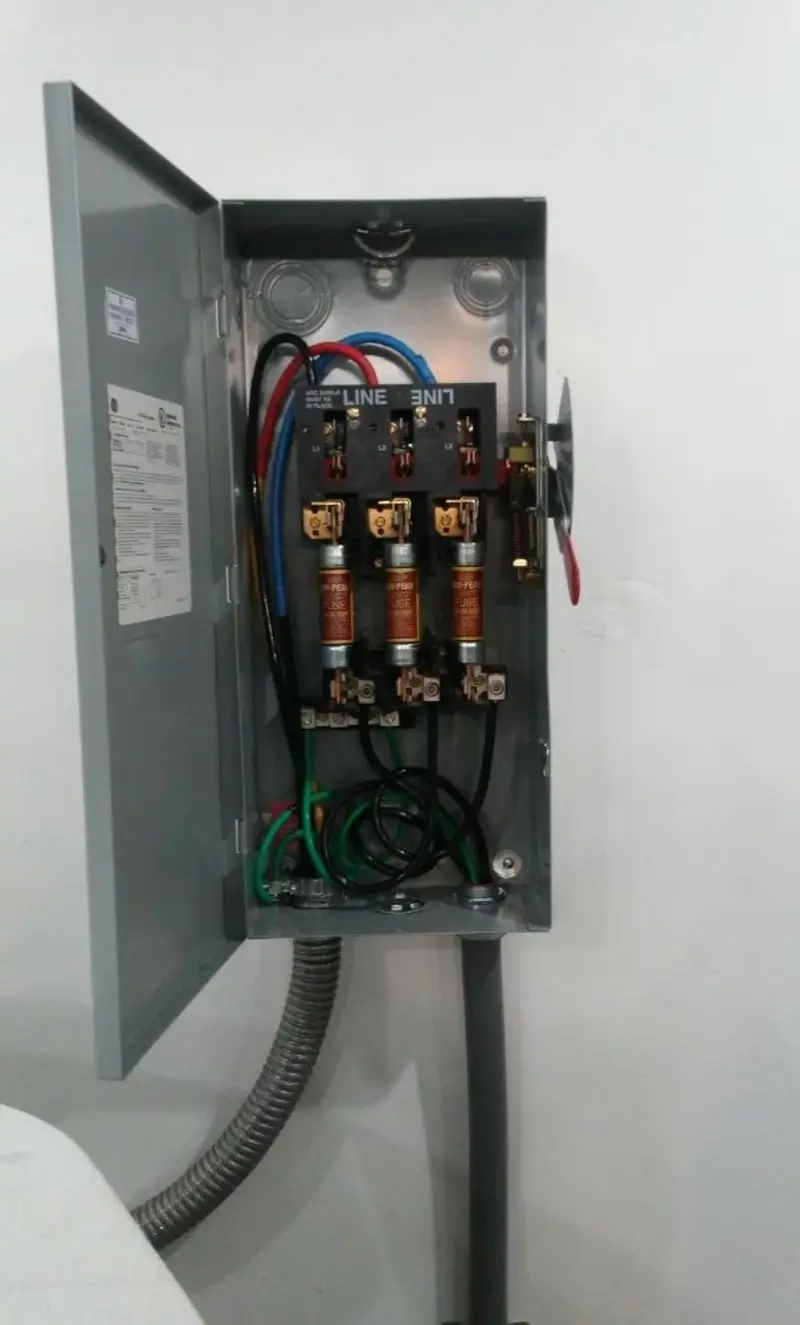 Three-phase disconnect switch installed for Electrical Wiring & Rewiring in Hialeah Gardens